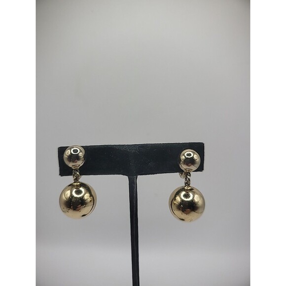 Vintage Monet Earrings Clip On Drop Dangle Gold Tone Jewelry Costume - Picture 1 of 13